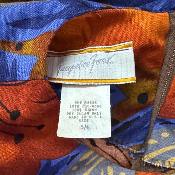 VINTAGE FLORAL STATEMENT DRESS - Picture 5 of 7